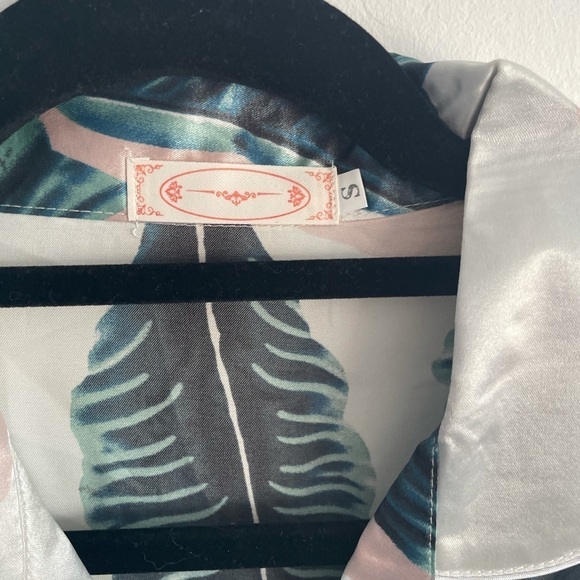 Floral Palm Print Sleepwear pajama top small silky button up - Picture 2 of 6